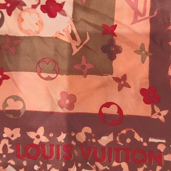 LOUIS VUITTON silk scarf - Picture 1 of 5